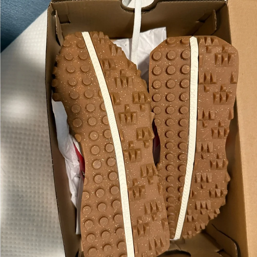 New Balance XC-72 White Red Athletic Shoes - Picture 3 of 3